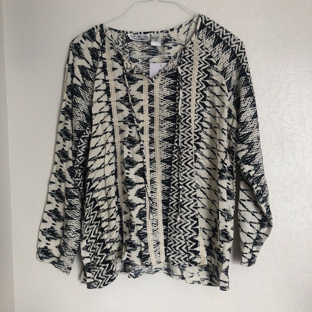 Women's New Direction Top Size XL Embroidery Accents